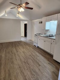 Building Photo - 586 Old York Rd