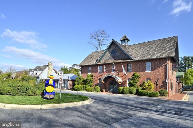 Building Photo - 151 Chevy Chase St