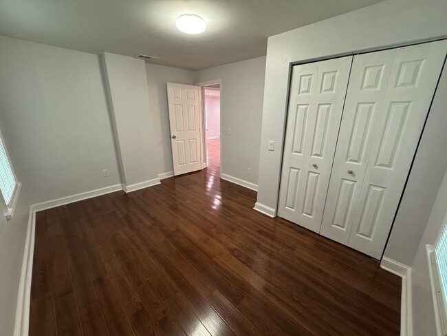 Building Photo - 2 Bedrooms, 2 Bathroom - Home in Downtown ...
