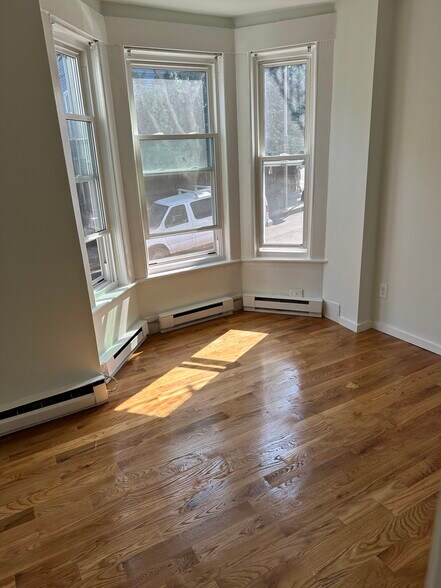 Building Photo - 515 E Broadway