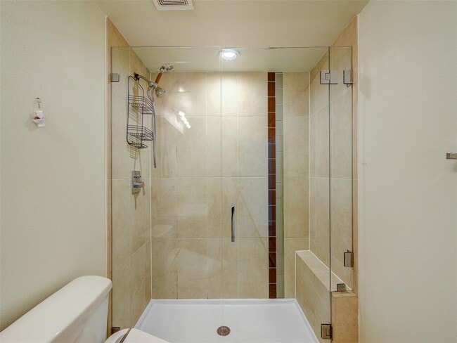 Building Photo - 604 N Bluff Dr