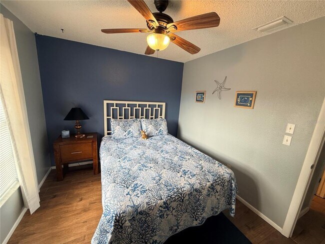 Building Photo - 22497 Glen Ave