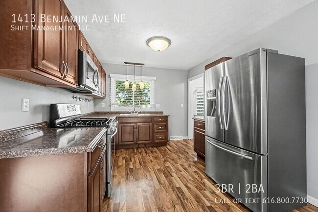 Building Photo - 1413 Benjamin Ave NE