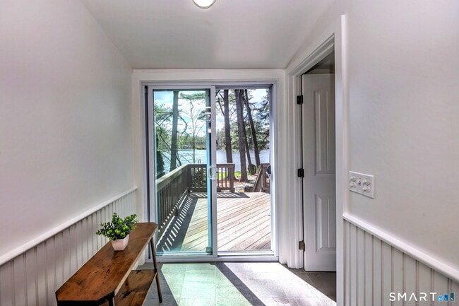 Building Photo - 10 Old Pinewood Trail