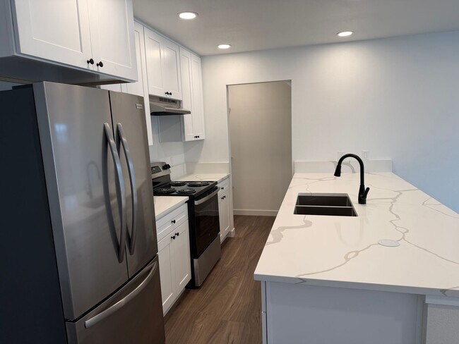 Building Photo - Brand new 3 bedroom 3 full bath townhouse in Thurston!