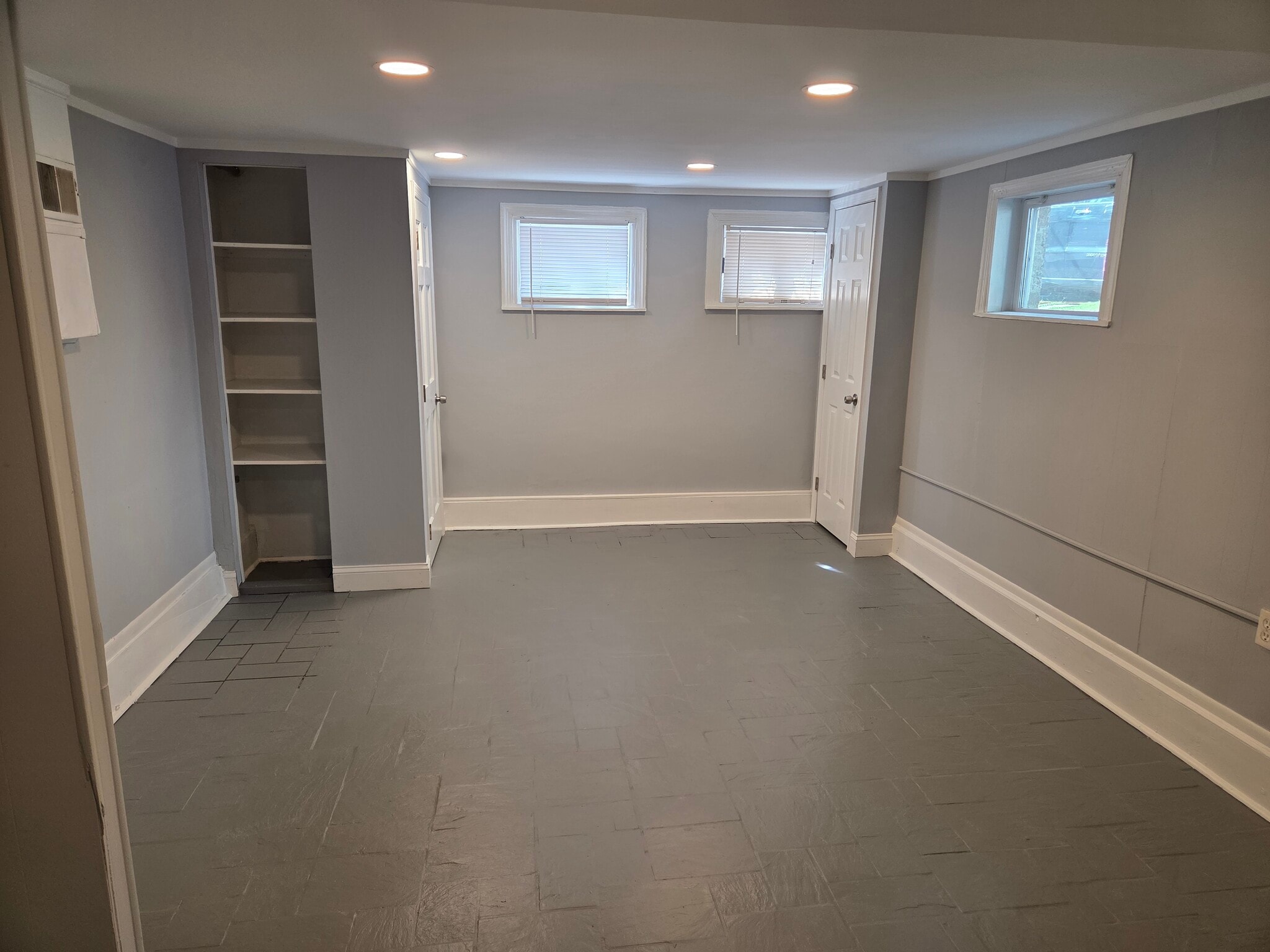 Building Photo - 7307 Dickinson Ave