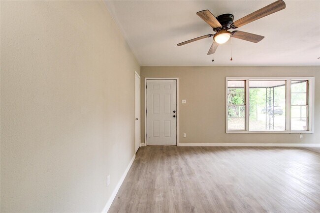 Building Photo - 808 TX-393 Loop