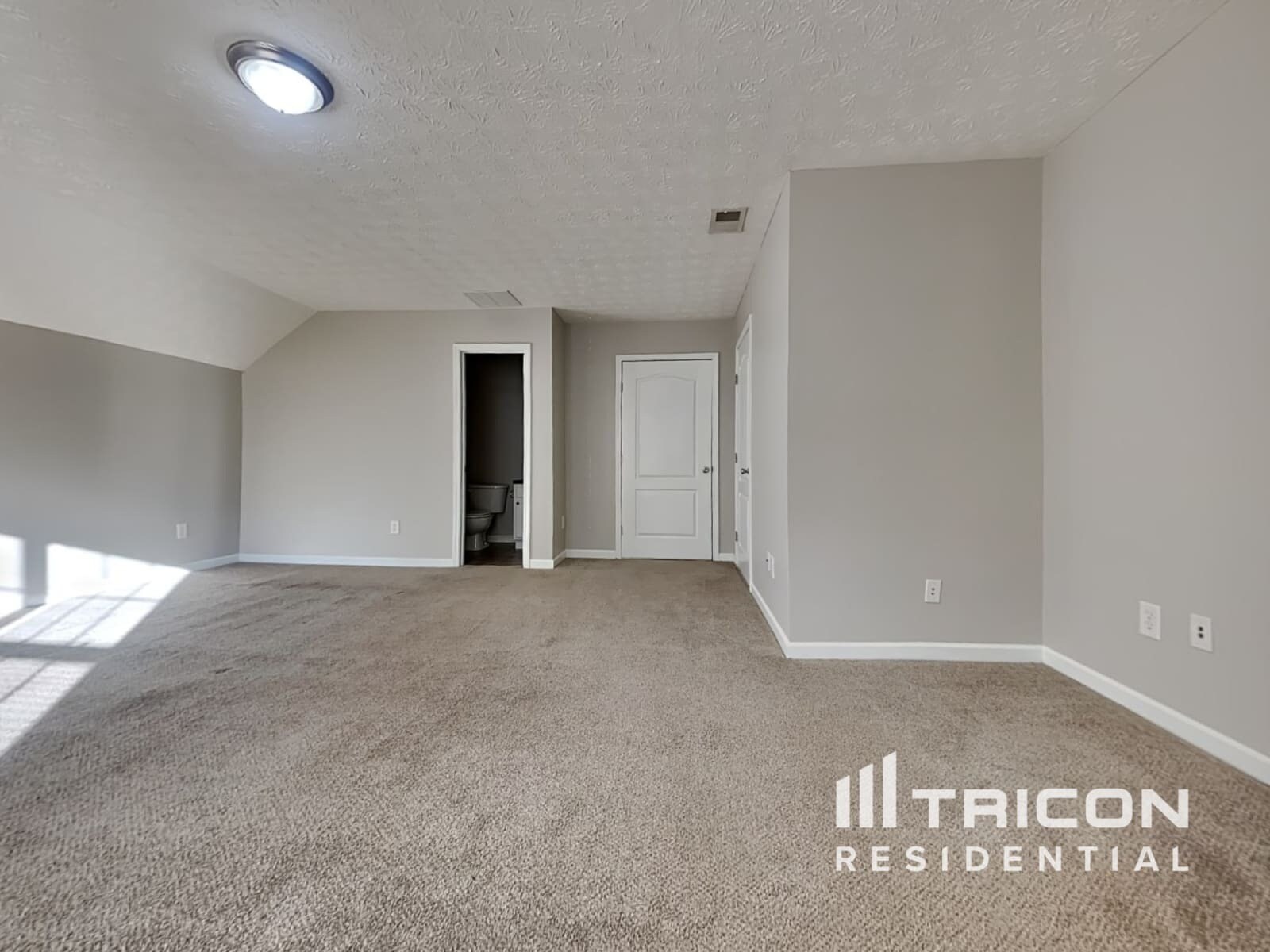 Building Photo - 45 Shadowbrook Ct