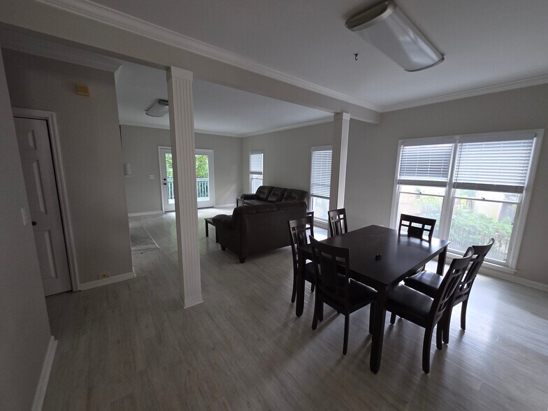 Building Photo - 321 Dulaine Cv