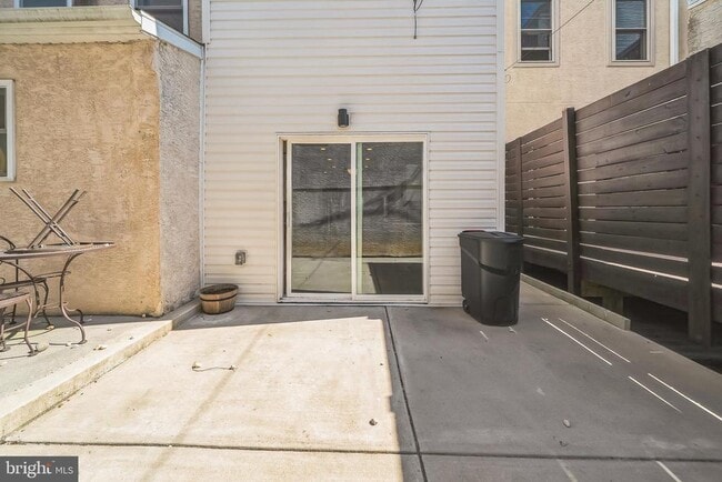 Building Photo - 840 Leland St