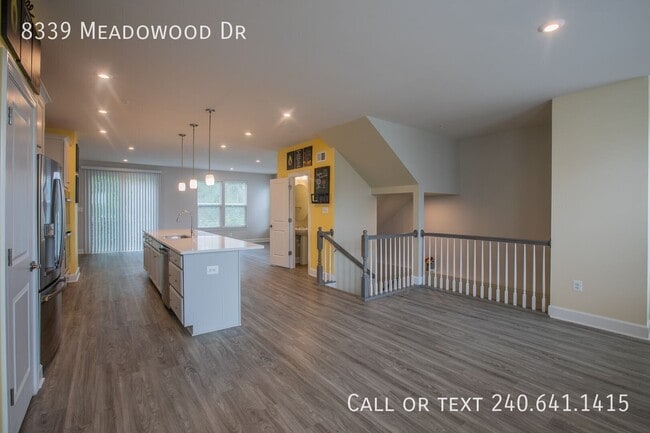 Building Photo - 8339 Meadowood Dr