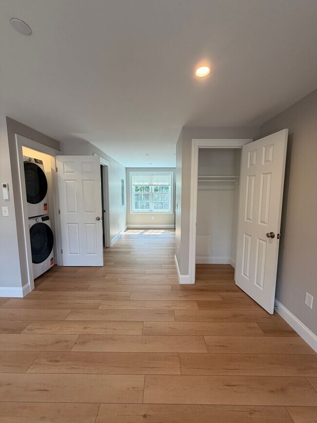 Building Photo - Brand New spacious Studio available in a great location.