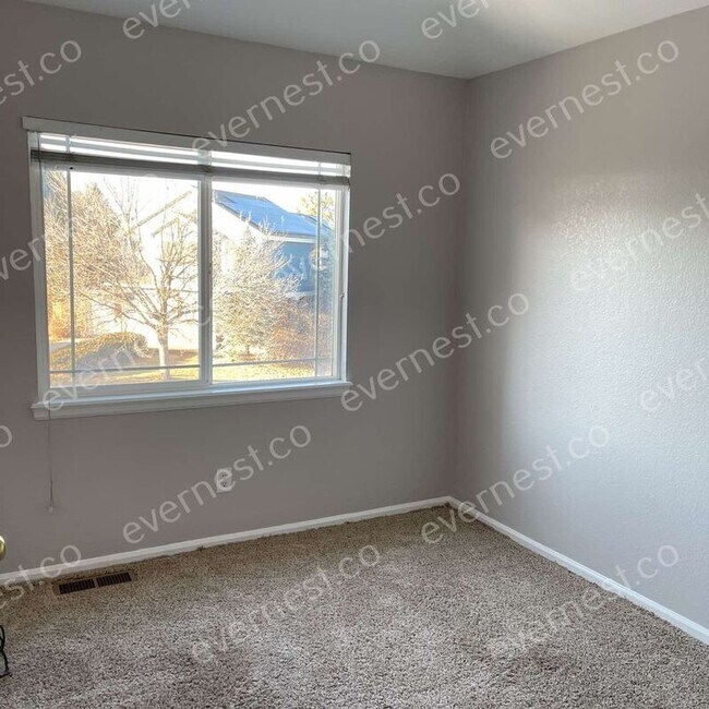 Building Photo - 8956 Goosander Way