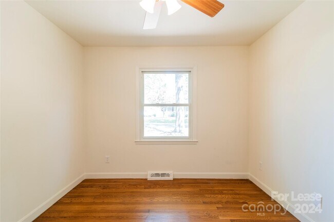 Building Photo - 5020 Coronado Dr