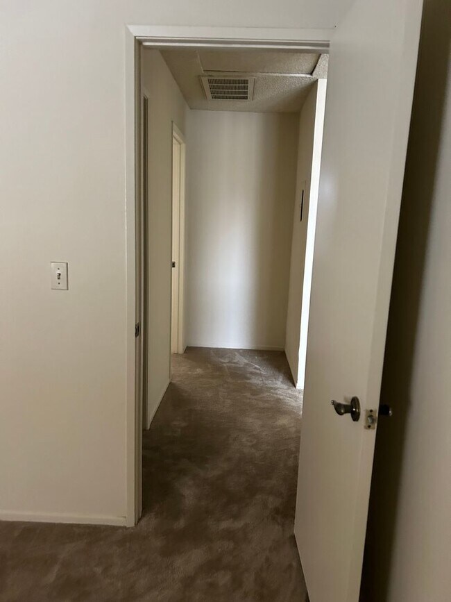 Building Photo - 4121Waln - L