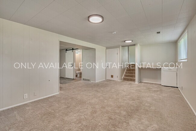 Building Photo - 786 E 350 N