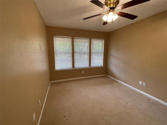 Building Photo - 16917 Ardisia Dr