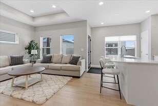 Building Photo - 812 Clay St