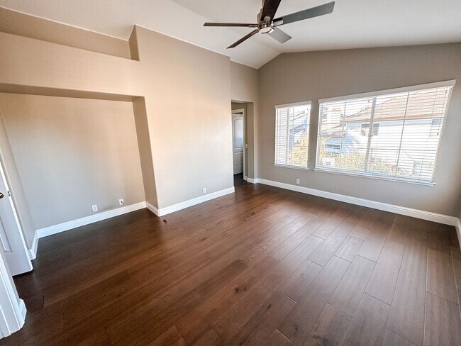 Building Photo - Pleasanton home available now!