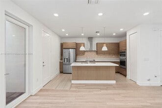 Building Photo - 10441 NW 66th St