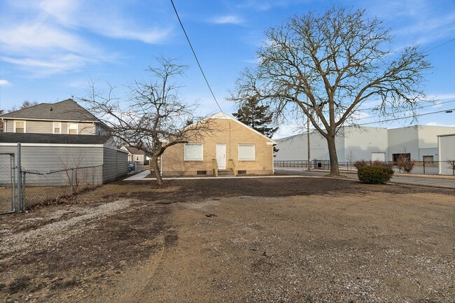 Building Photo - 2321 Logan St