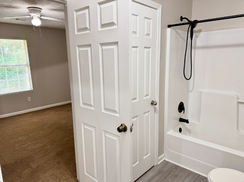 Building Photo - 598 Elle's Wy