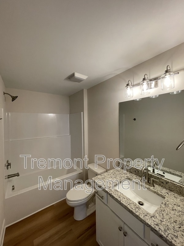 Building Photo - 20 W 51st St