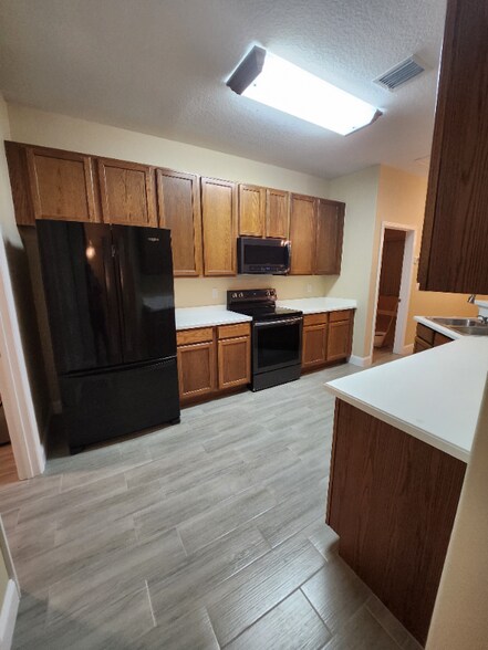 Building Photo - 8365 104th Ct