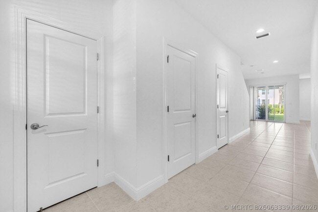 Building Photo - 540 Sanderling Cir