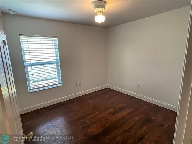 Building Photo - 5870 NW Pine Trail Cir