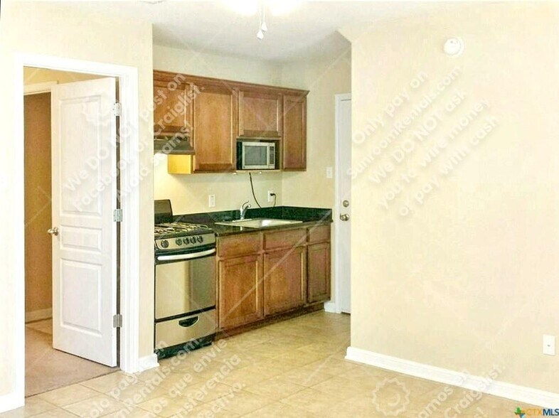 Building Photo - 112 Rush Haven