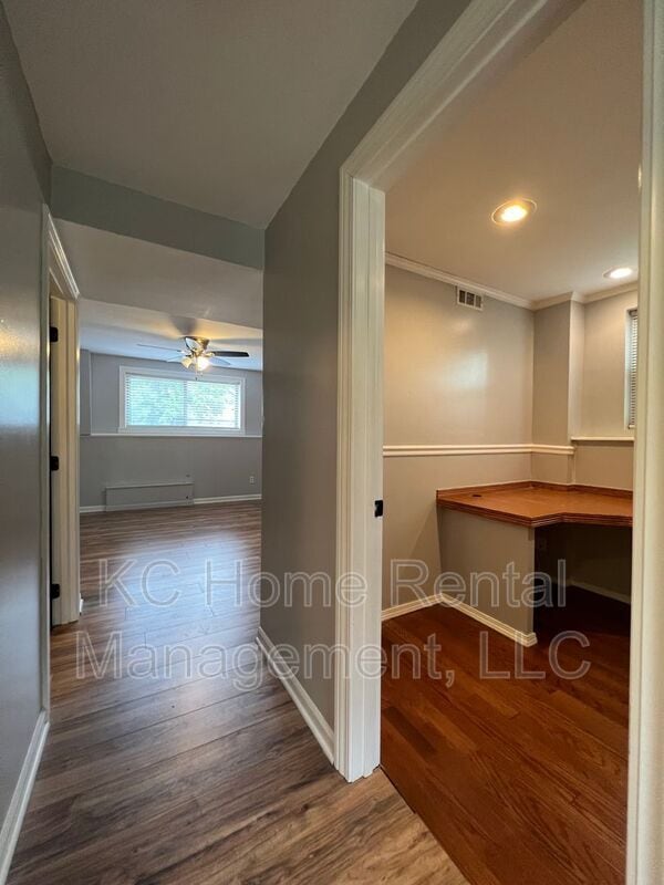 Building Photo - 8704 N Shannon Ave