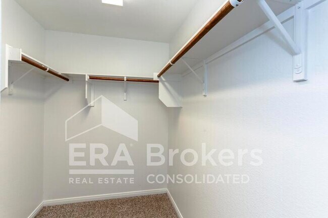 Building Photo - 2072 Dade Loop