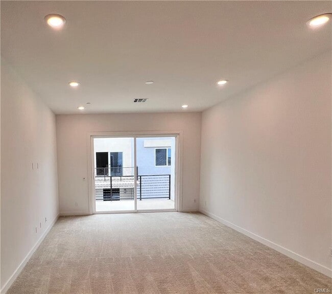 Building Photo - 215 Sash