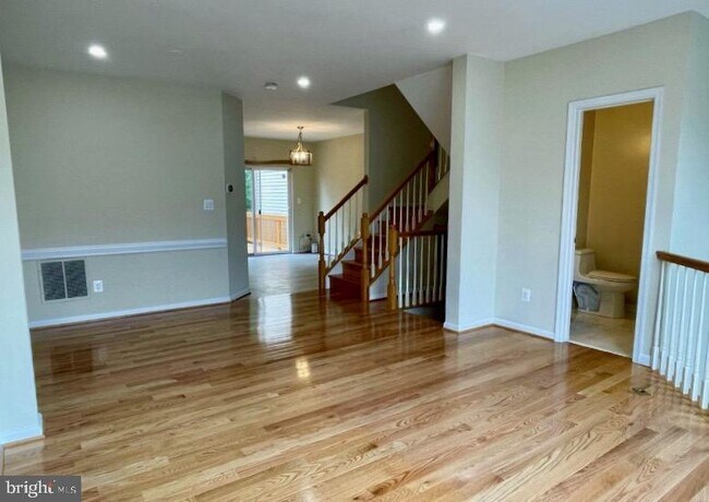 Building Photo - 9058 Two Bays Rd