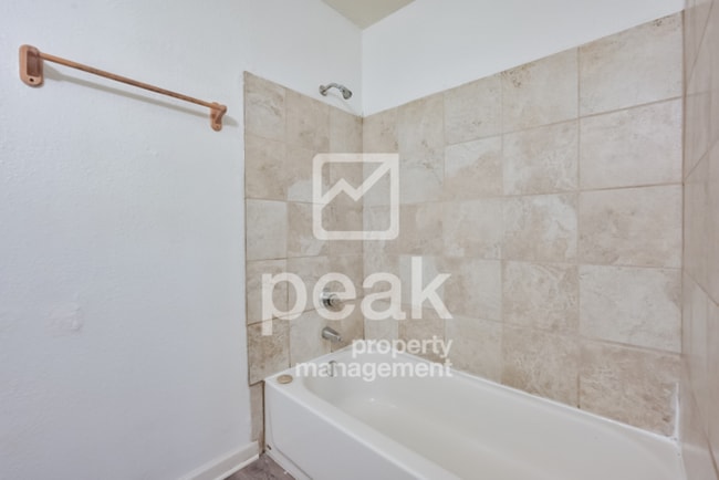 Building Photo - $1,550! 2Bed/2Bath duplex in Arlington! SA...