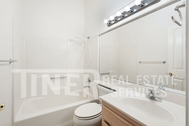 Building Photo - 2424 Julliard Cir