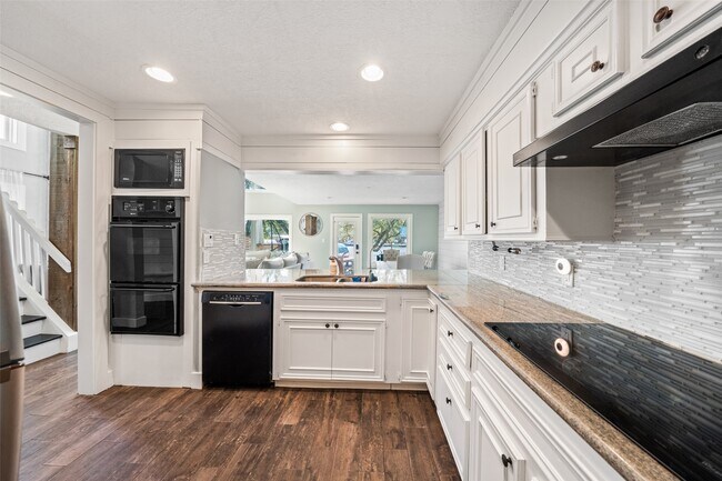 Building Photo - 3203 Poe Dr