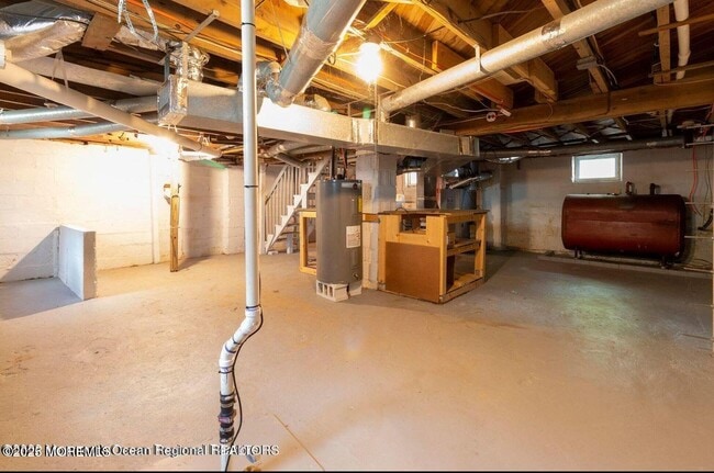 Building Photo - 107 Elm St