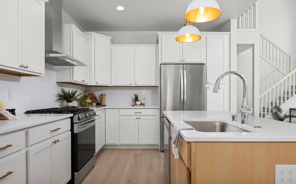 Building Photo - 218 N 54th Pl