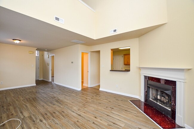 Building Photo - Charming 3 Bed, 2 Bath Home with fenced back yard!-**PRIMARY ON THE MAIN** COMING SOON!!!