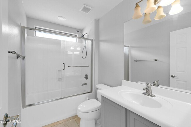 Building Photo - 2040 W Kathleen Rd