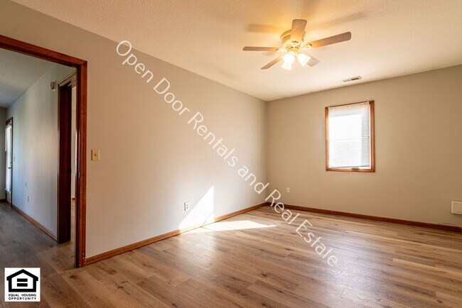 Building Photo - 1416/1418 Lakehurst Dr.