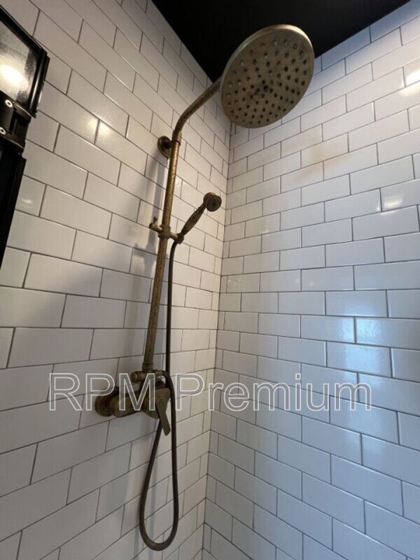 Building Photo - 10494 Wade Dr