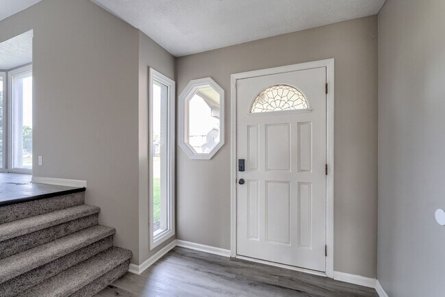 Building Photo - Fresh Updates & Prime Location Near Zorinsky!!