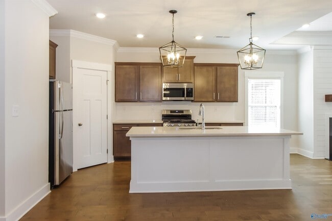 Building Photo - 14705 Greenleaf Dr