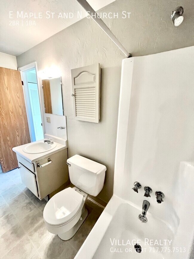 Building Photo - 361 E Maple St