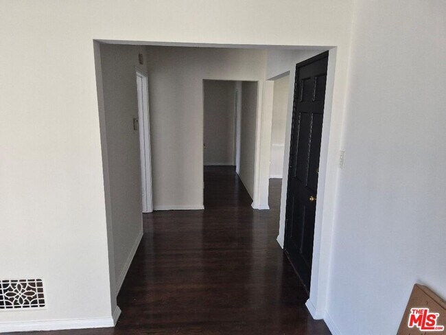 Building Photo - 8561 Holloway Dr