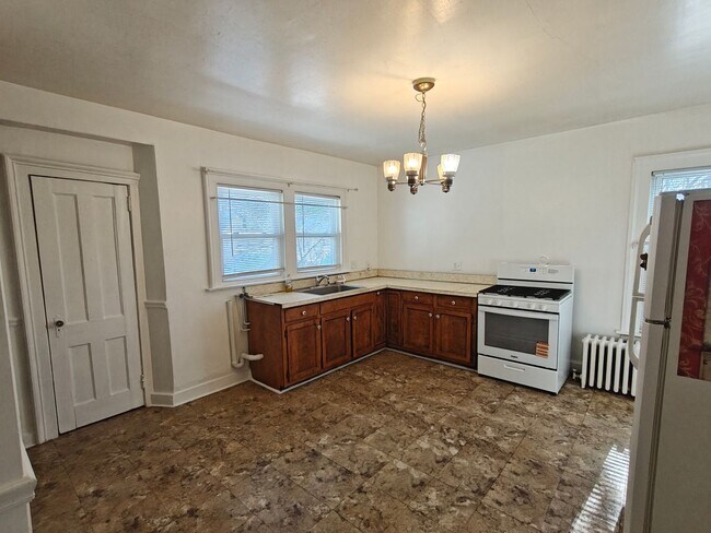 Building Photo - JUST IN TIME FOR THIS COLD WEATHER!!! HEAT INC IN RENT 1-2 BDRM 2ND FL APT W/ OFF ST PARKING