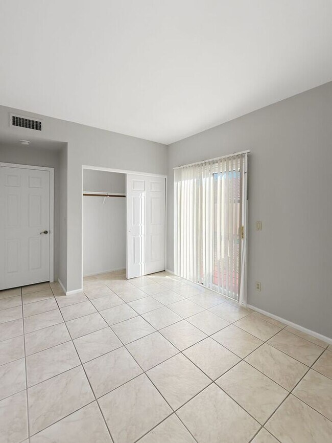 Building Photo - Location! Location! Beautiful 4 Bedroom/ 3 Bath Home! Ray/Kyrene